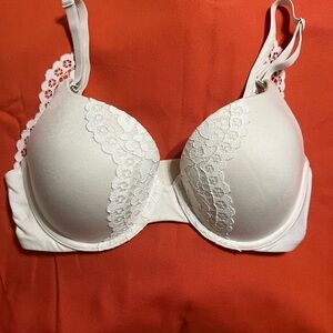 Victoria's Secret Cream Lace Bra
